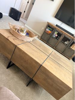 Coffee table - like new