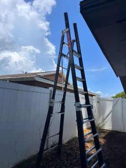 SafeSmart Platforma Adjustable Fiberglass Platform Ladder (5-9 Step Model)
