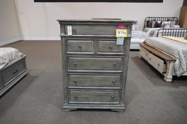 Steve Silver Highland Park 5 Drawer Chest
