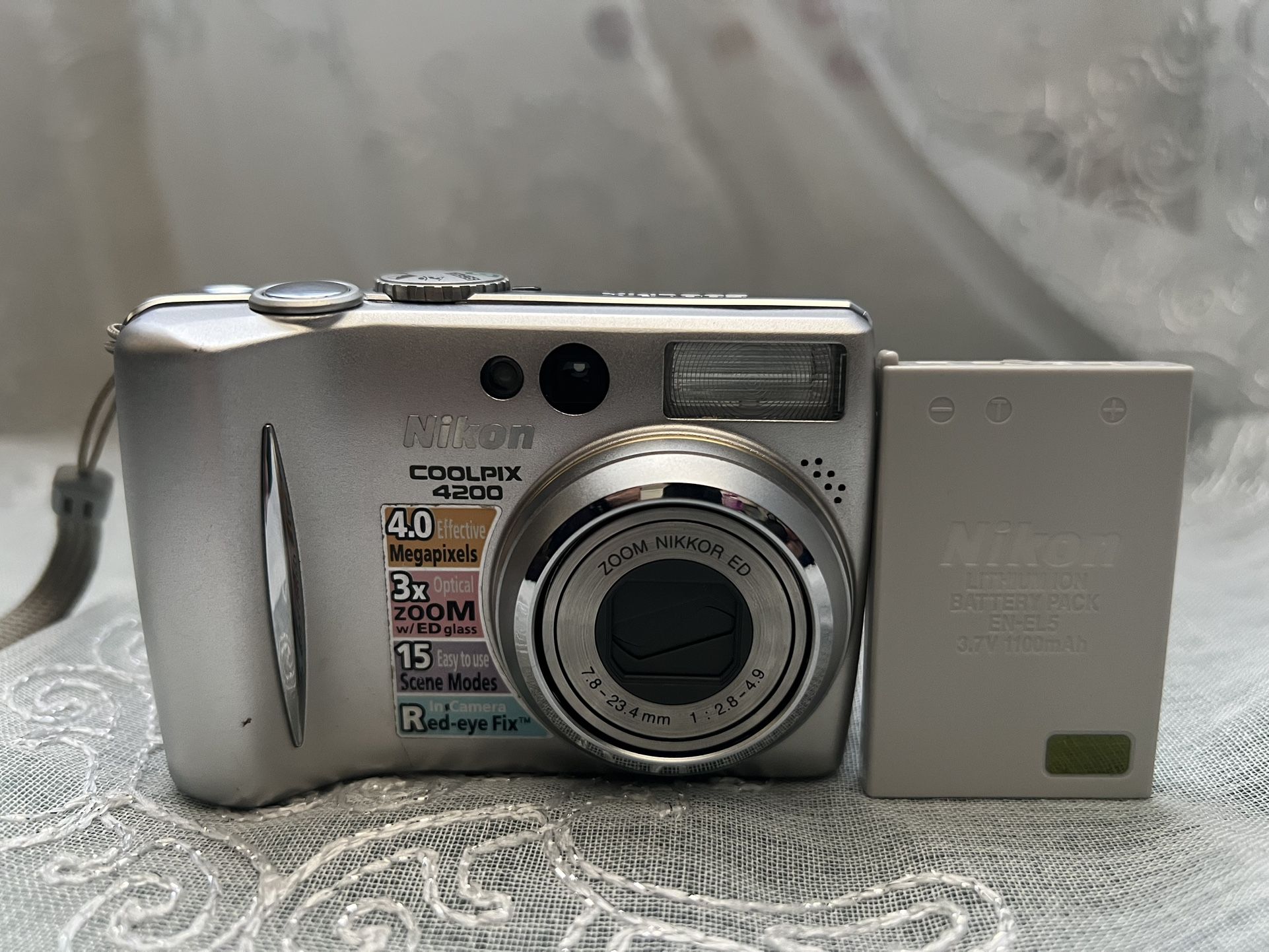 Nikon coolpix e4200 4.0MP Digital Camera