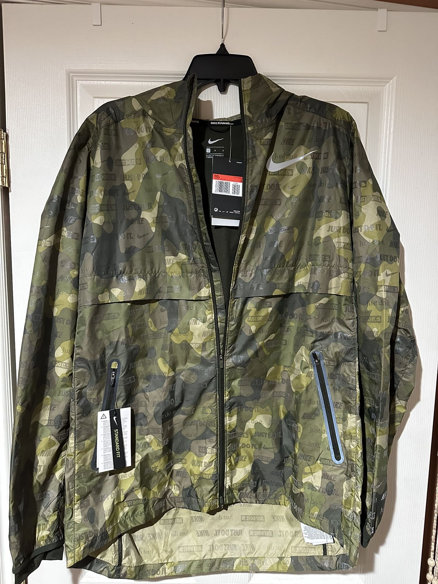 NWT Men's Nike Shield Ghost Flash Men's Running Jacket in Sequoia