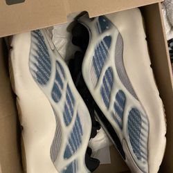 Yeezy’s For Sale 