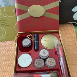 New Bare Minerals Gift Set 10 Pieces( Missing Mascara) 