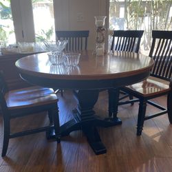 Dinette Set /4 Chairs 