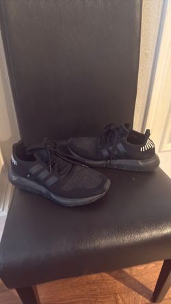 Adidas / black / size 8