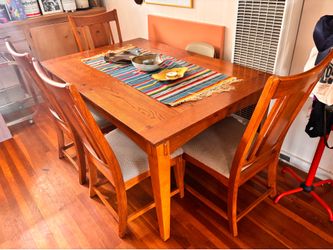 Dining table/chairs