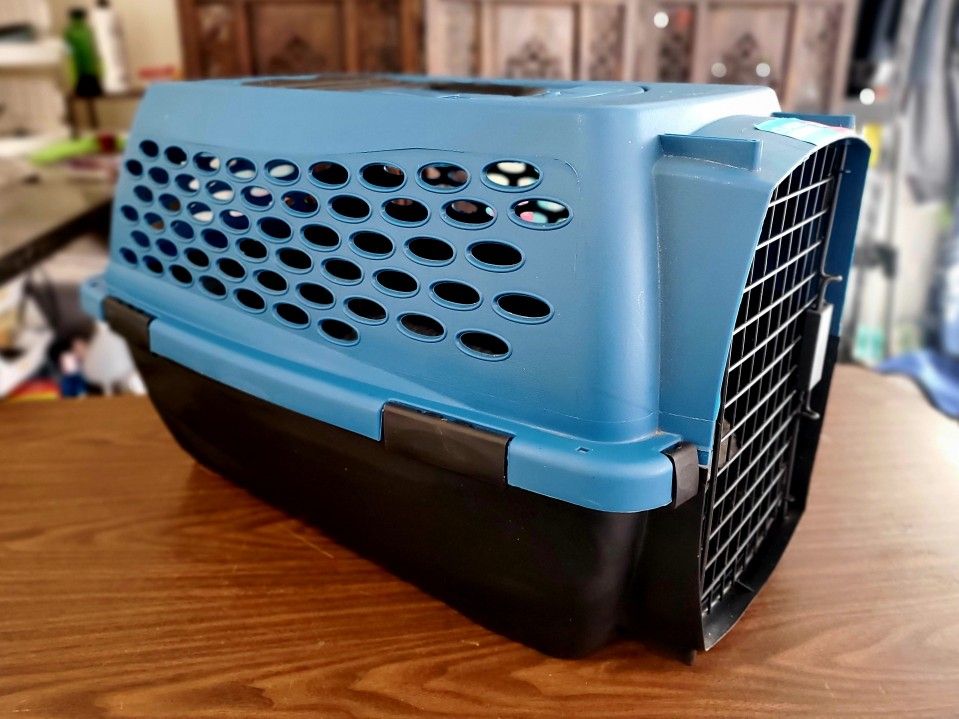 Plastic Dog Crate, Carrier & Kennel By YOU & ME