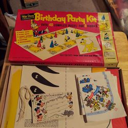 Rare 1950s Walt Disney Birthday Party Kit. 100% Complete