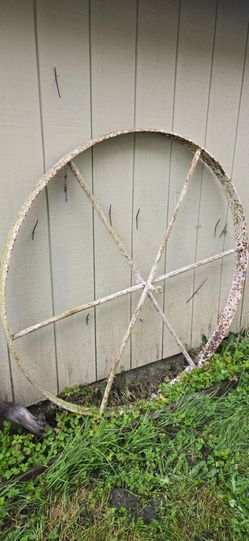 52 in Wagon Wheel decor