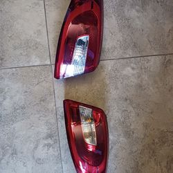 Used hyundai sonata rear tail lights oem. Left and right side. This will fit the Sonatas from 2015-2017