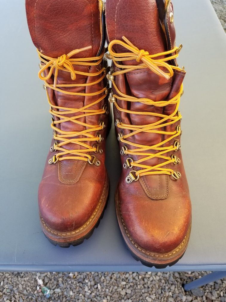 Herman survivor boots in very good condition size 9