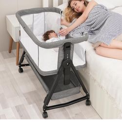 Bassinet And 2 Sheets
