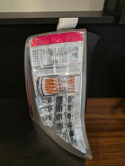 2010-2011 Toyota prius tail lights