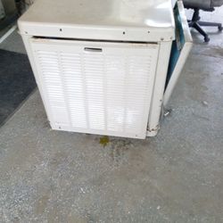 Swamp Cooler It Works But Doesn't Have The Water Pump Is 33 And A Half Tall And 33 Long The Motor Has I Think It Goes Backwards But It Works