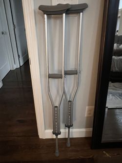 Crutches 5’2”- 5’10”