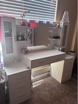 8 Drawer Vanity