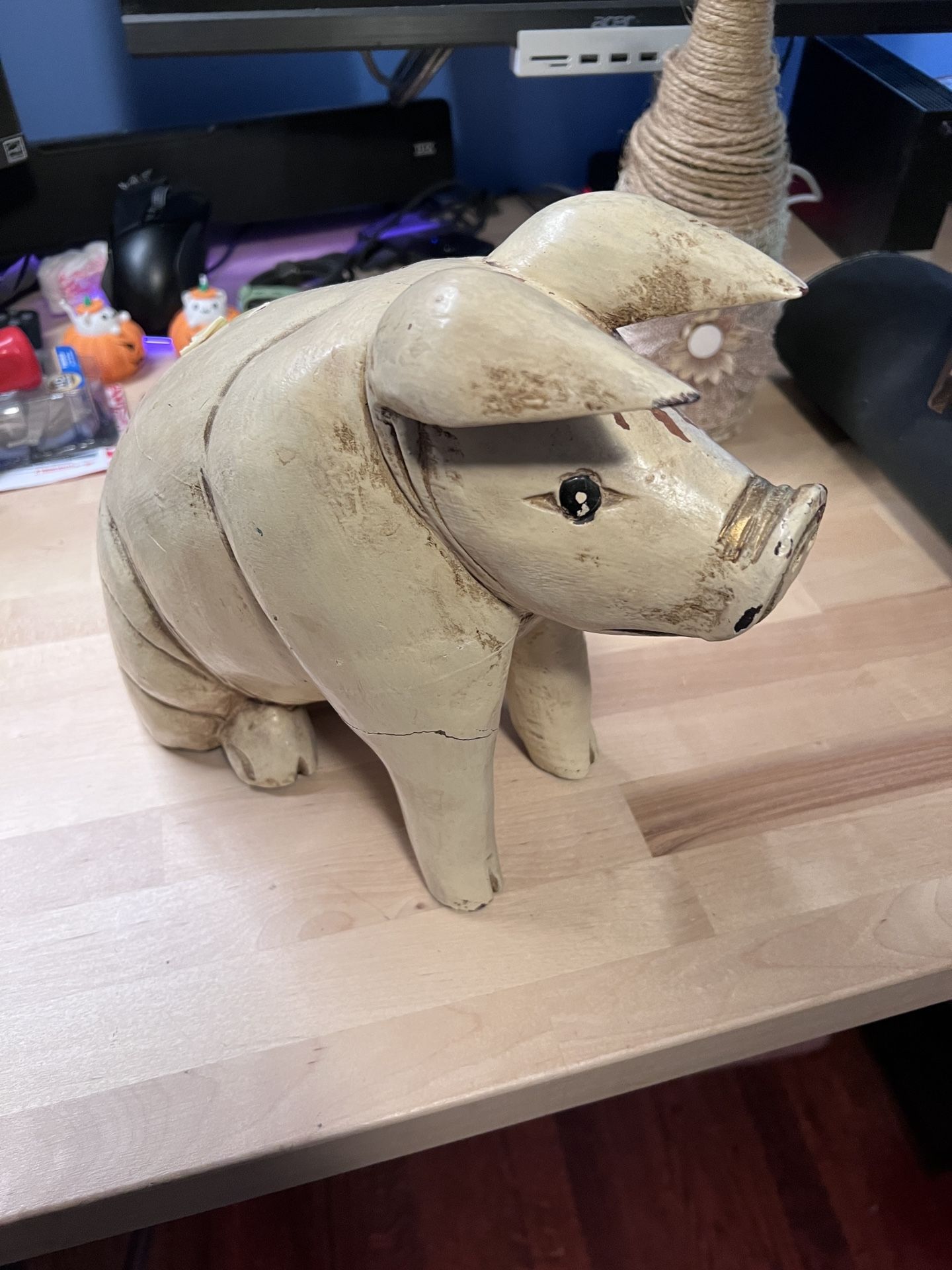 Rustic Hand-Carved Wooden Pig – Farmhouse Country Décor