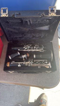 vintage plastic/resonite student Bb clarinet (most likely the Armstrong 4001 model).