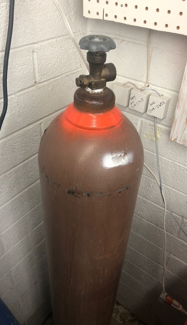 4ft tall helium tank for Sale in Phoenix, AZ OfferUp