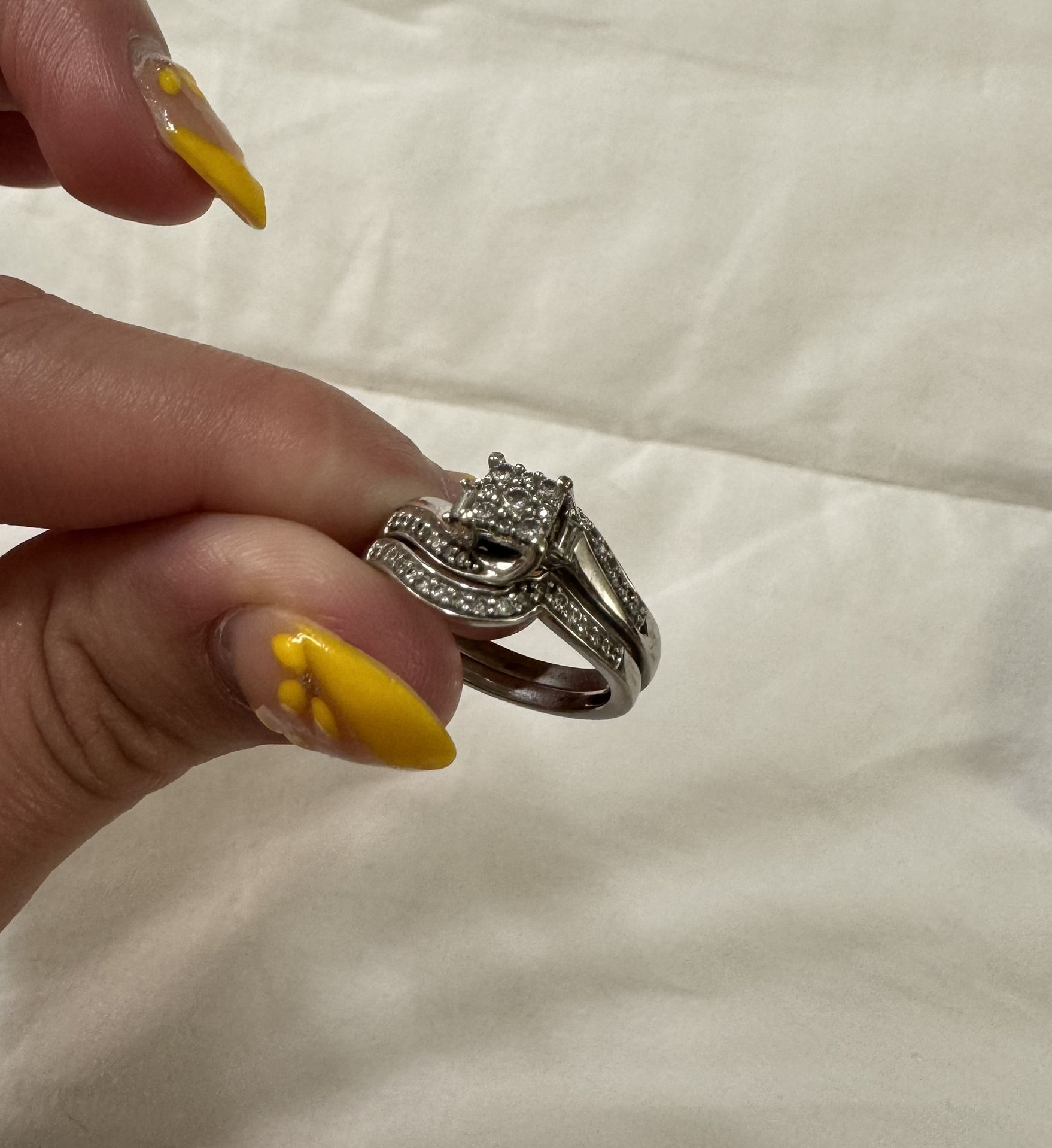 10k white gold diamond Wedding ring 