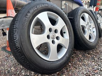 Infiniti G35 Stock Wheels Rims w Good 205 65 16 Michelin Tires