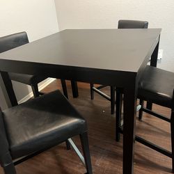 Dining room table- 4 chairs- high top