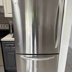 LG 33in Bottom Freezer Refrigerator 