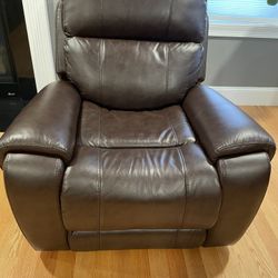 Leather Recliner (smoke and pet free)