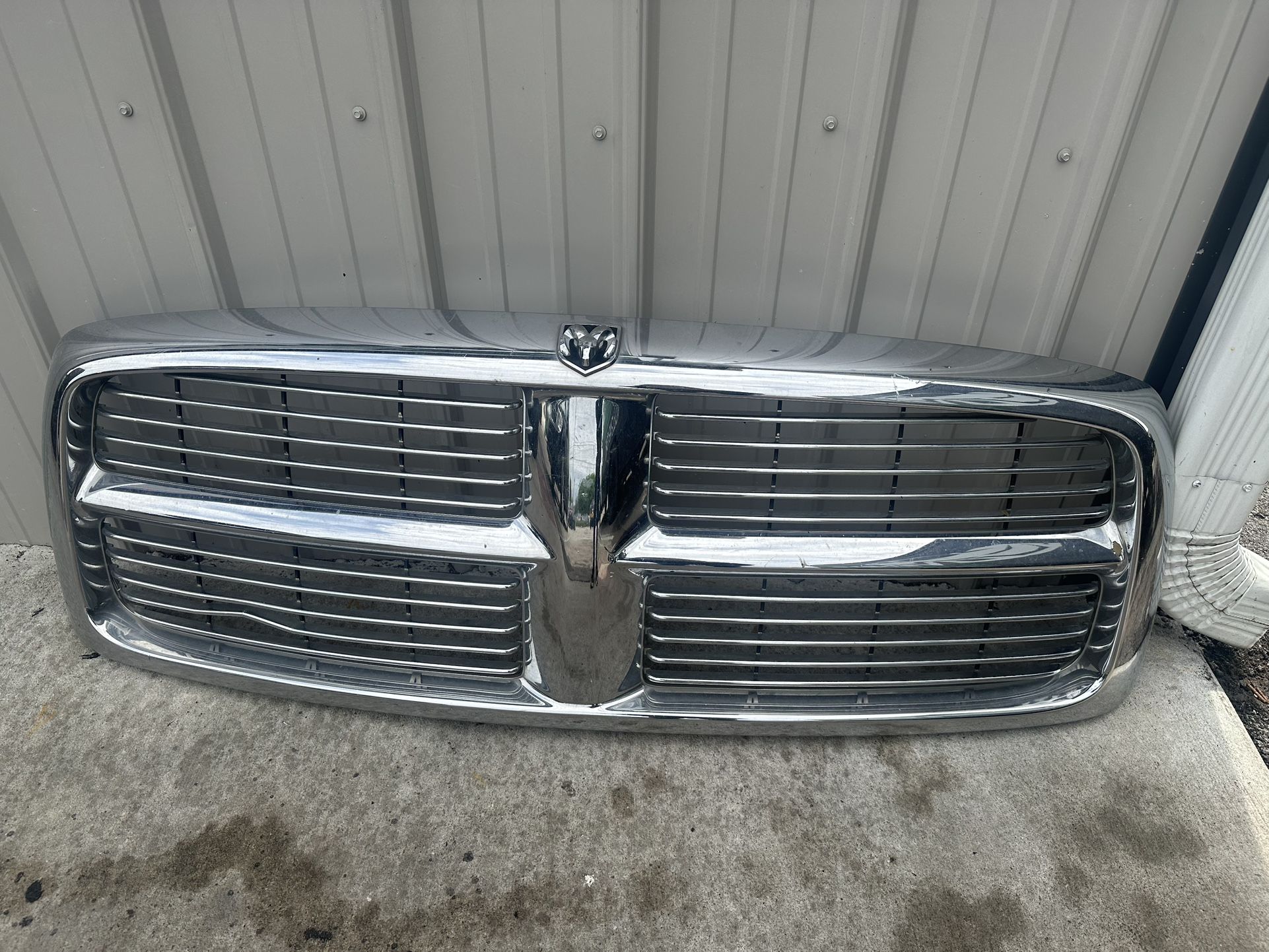 2002-2005 Dodge Ram 1500 Front Grille