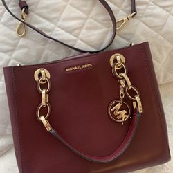 Beautiful Michael kors bag $100