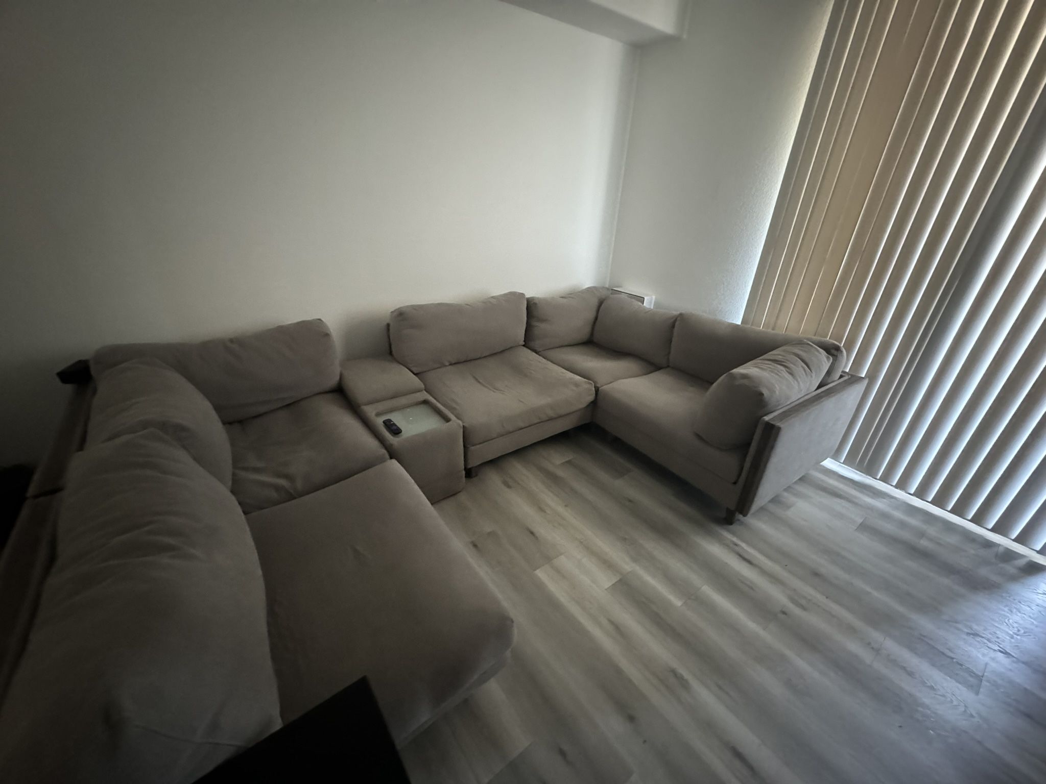 GREY SECTIONAL COUCH