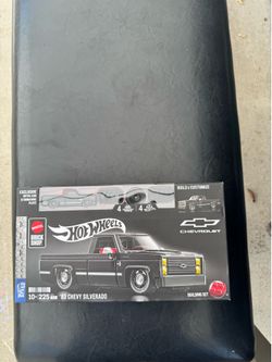 Mattel Brick Shop Hot Wheels '83 Chevy Silverado Building Toy Kit