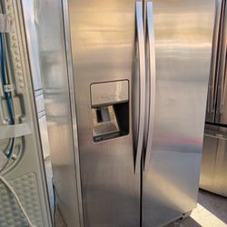 Whirlpool Stainless Steel 2 Door Refrigerator And Freezer 