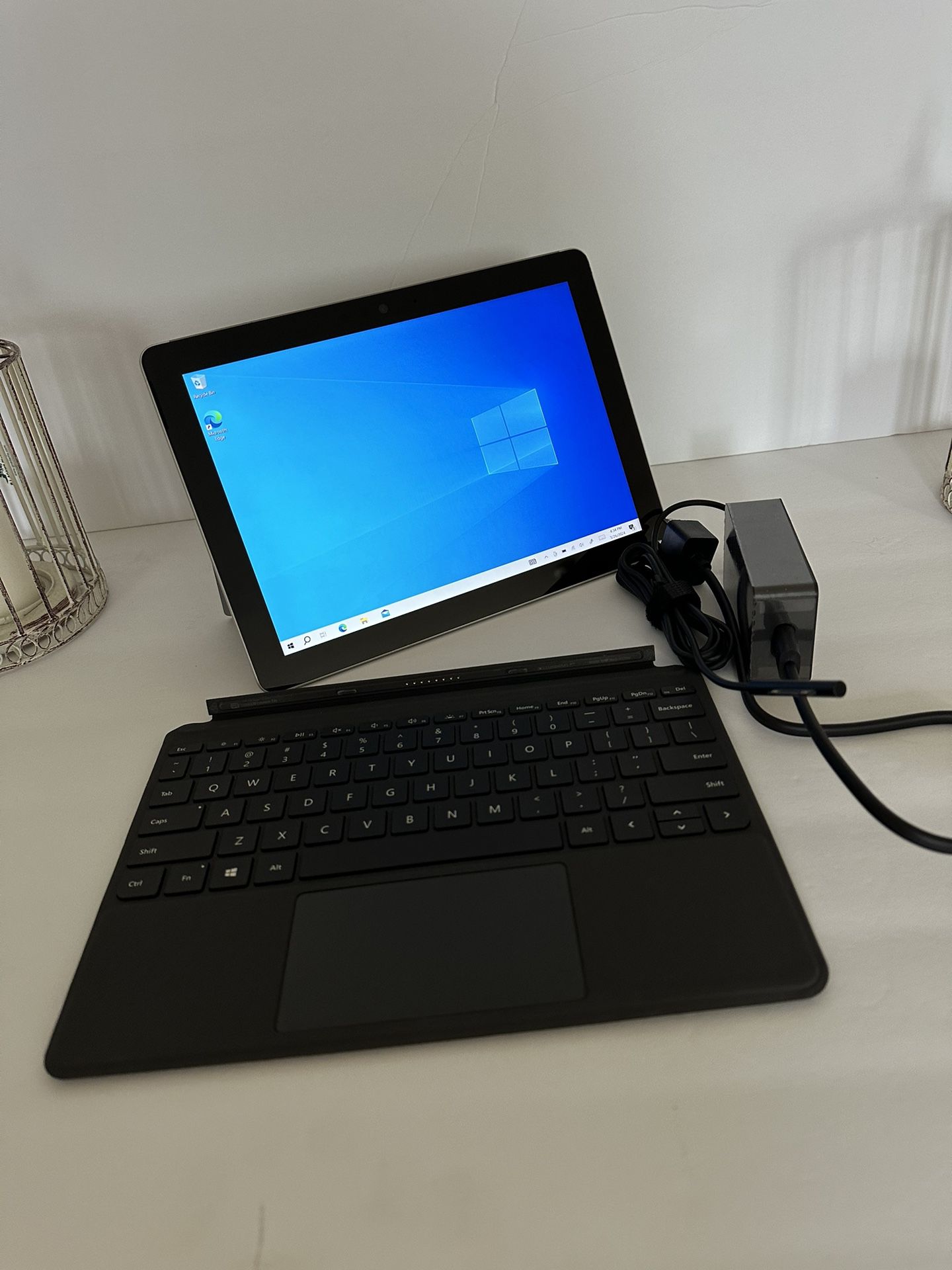 Microsoft Surface Go W/ Keyboard Model 1825 Working Great 
