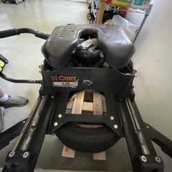 5th Wheel Hitch - Curt A20 Slider Hitch