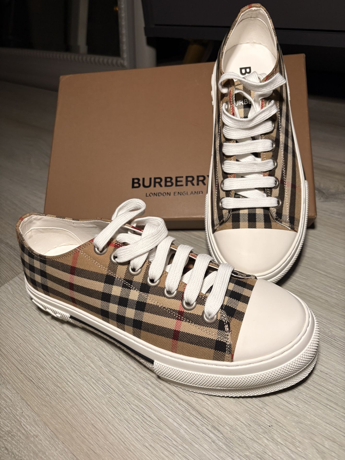Burberry Sneakers