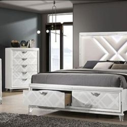 Brand New White Upscale 4pc Queen Bedroom Set (Available In California & Eastern King)