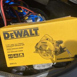 DEWALT dwe575 Lightweight Circular Saw
