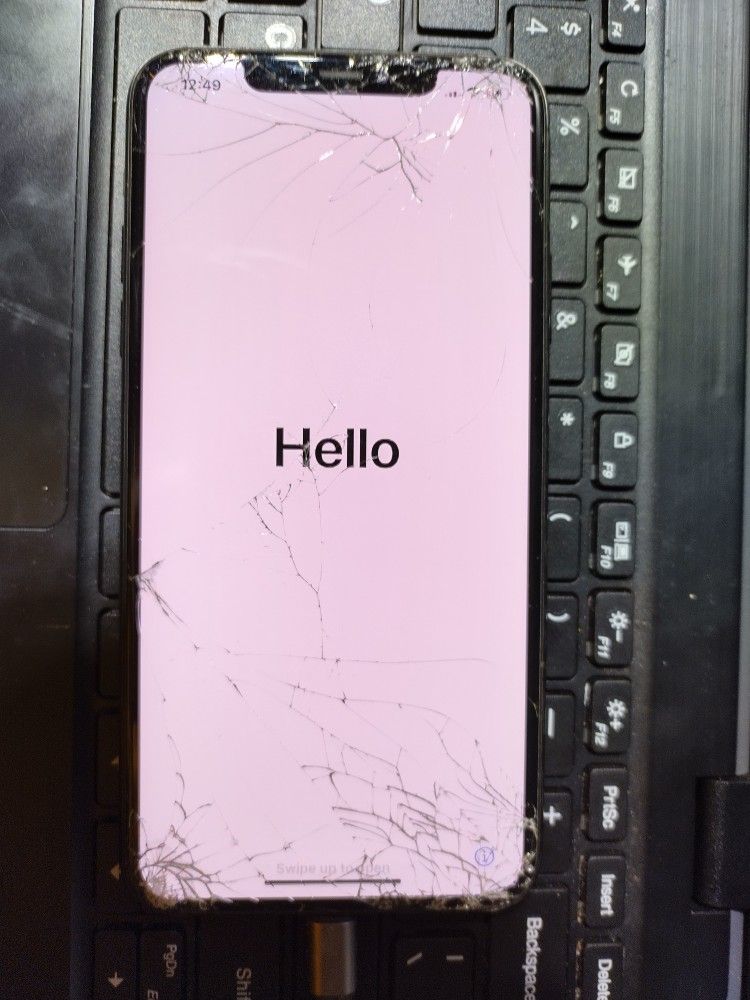 iPhone 11 Pro Max Ic Locked Broken Screen