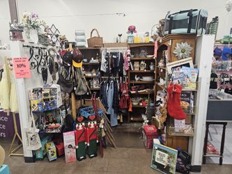 Mall Of Peddlers Tons Of Vendors Indoor Shopping