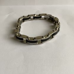 High quality stainless steel bracelet. Suitable for men and women.Bracelet silver bracelet