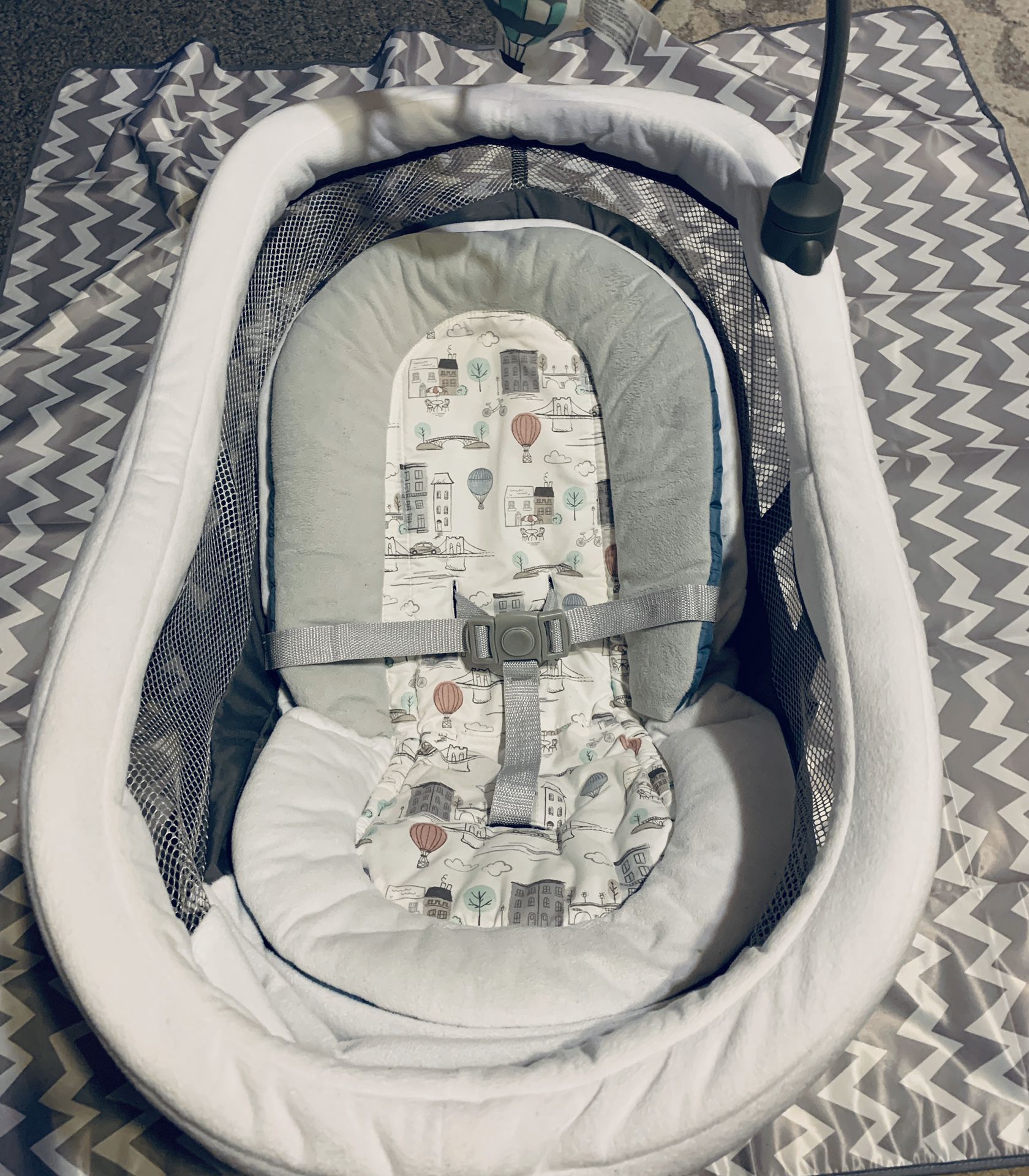 GRACO DREAMGLIDE Duo Glider Baby Swing/Gliding Bassinet Gently Used