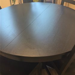 Round Table  Extends 