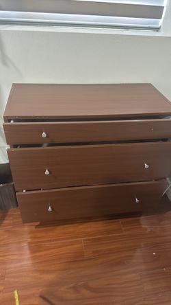 🪵 3-Drawer Dresser (2 Large + 1 Small) – Used / Good Condition