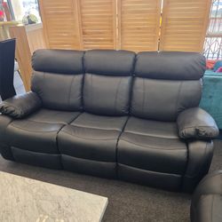 Black Leathera power recliner sofa