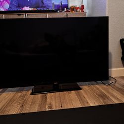 45”x30” TV - Brand :Sanyo - Practically New. 