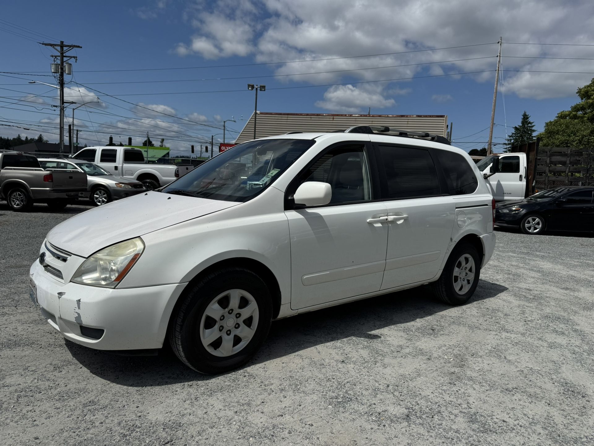 2007 Kia Sedona Minivan 167k miles Runs good Clean title No back seats Firm on price 1650$ 253-444-7219