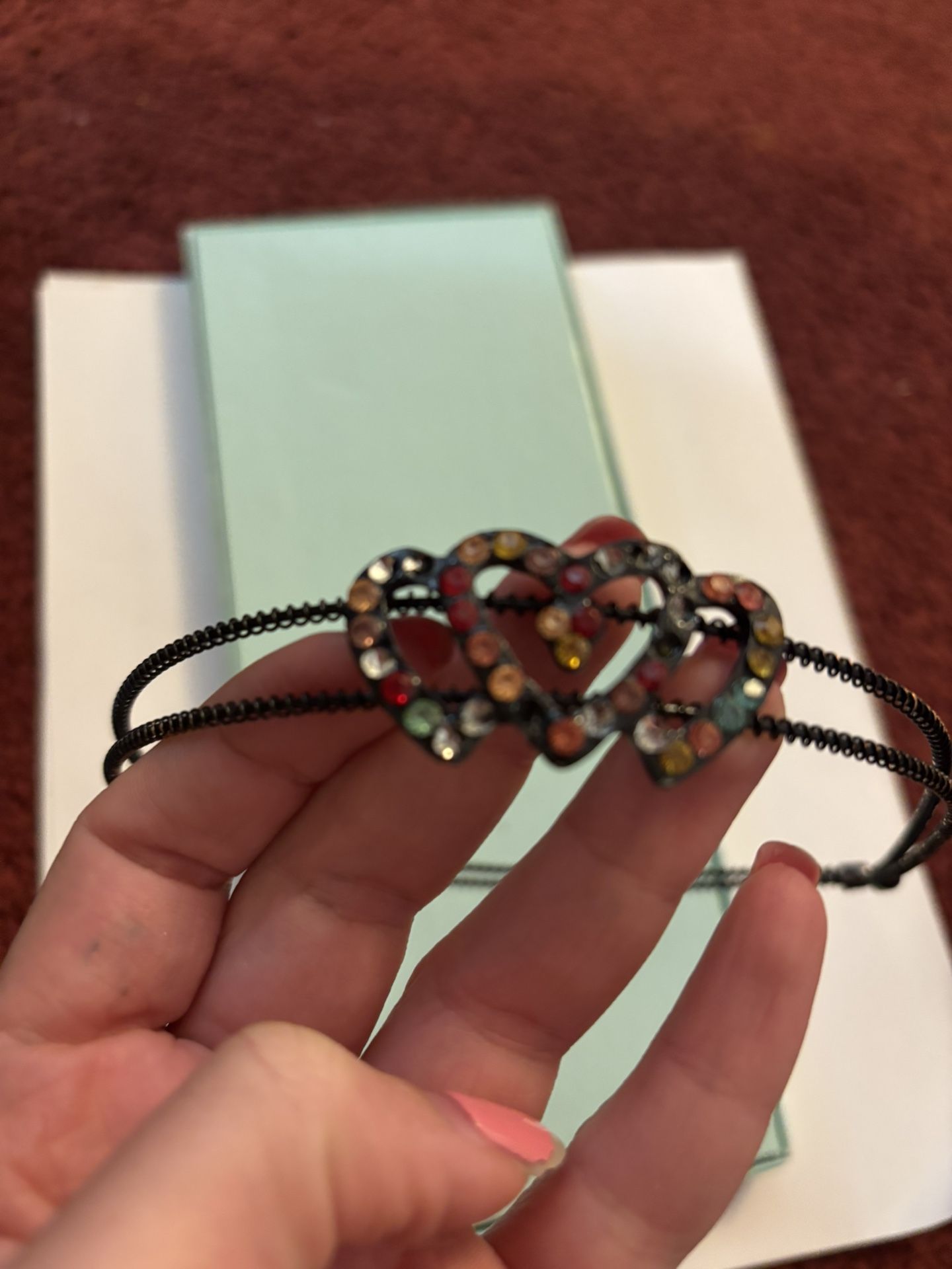 Sparkling Rhinestone Heart Headband - Elegant Black Metal Design