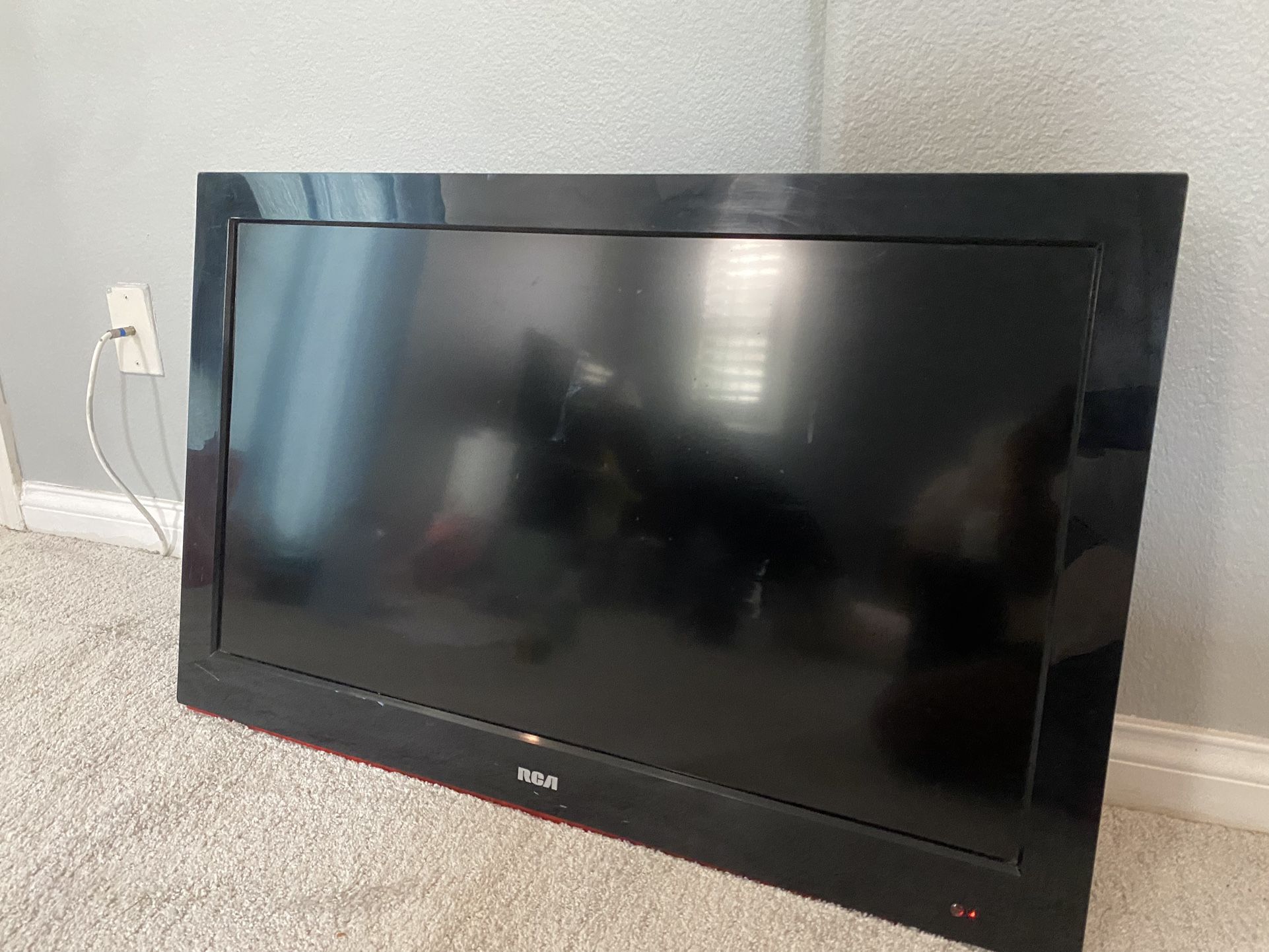 RCA 32 Inch TV With Attached DVD Player