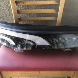 20-22 Hyundai Palisade Upper Headlight Right Side Only